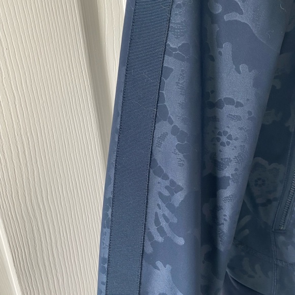 Lululemon Keep It Up Jacket Lacefolage Embossed Inkwell - Picture 8 of 13